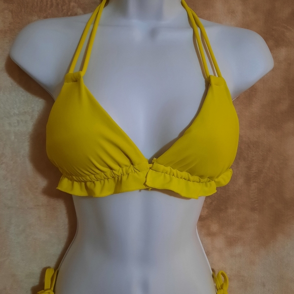Yellow Swimsuit - Picture 5 of 11